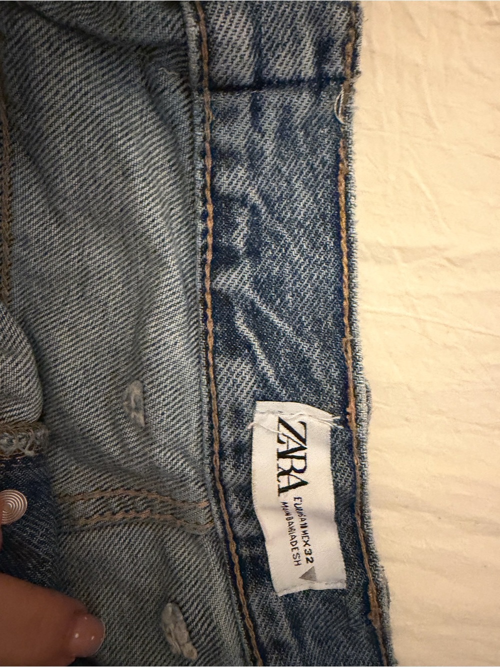 Zara Light Wash Blue Denim Jeans with Contrast Stitching